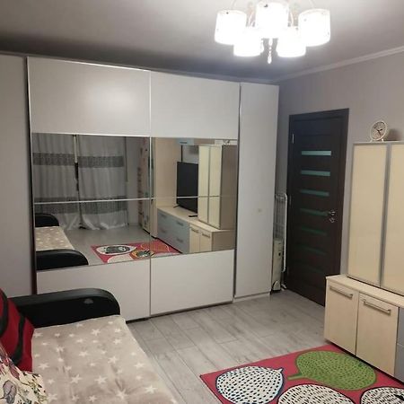 Private Room Near 3 Min Metrou Crangasi, 40 M2 Bukares Bagian luar foto