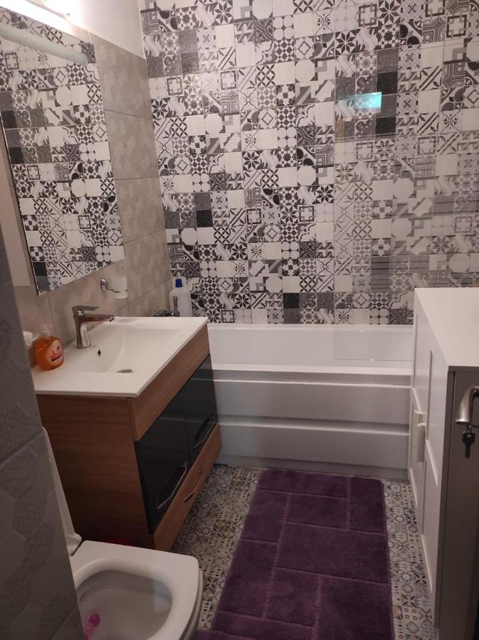 Private Room Near 3 Min Metrou Crangasi, 40 M2 Bukares Bagian luar foto