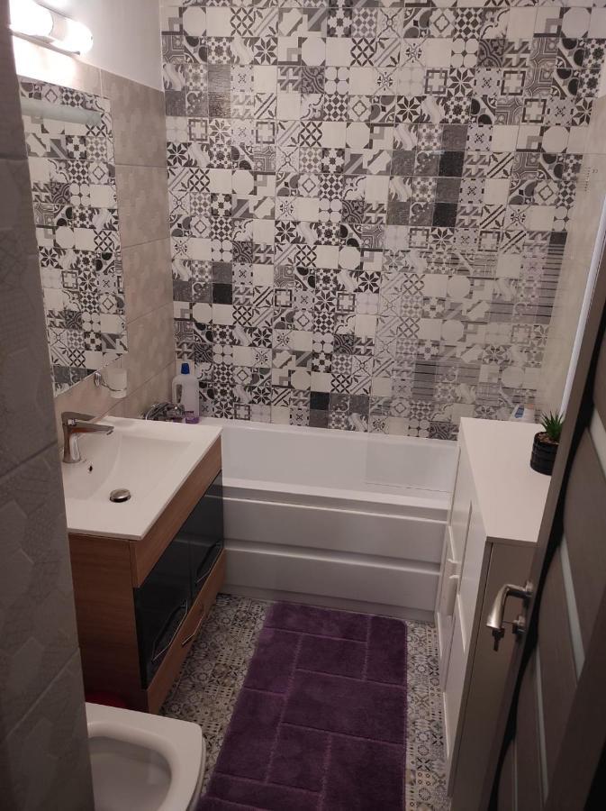 Private Room Near 3 Min Metrou Crangasi, 40 M2 Bukares Bagian luar foto